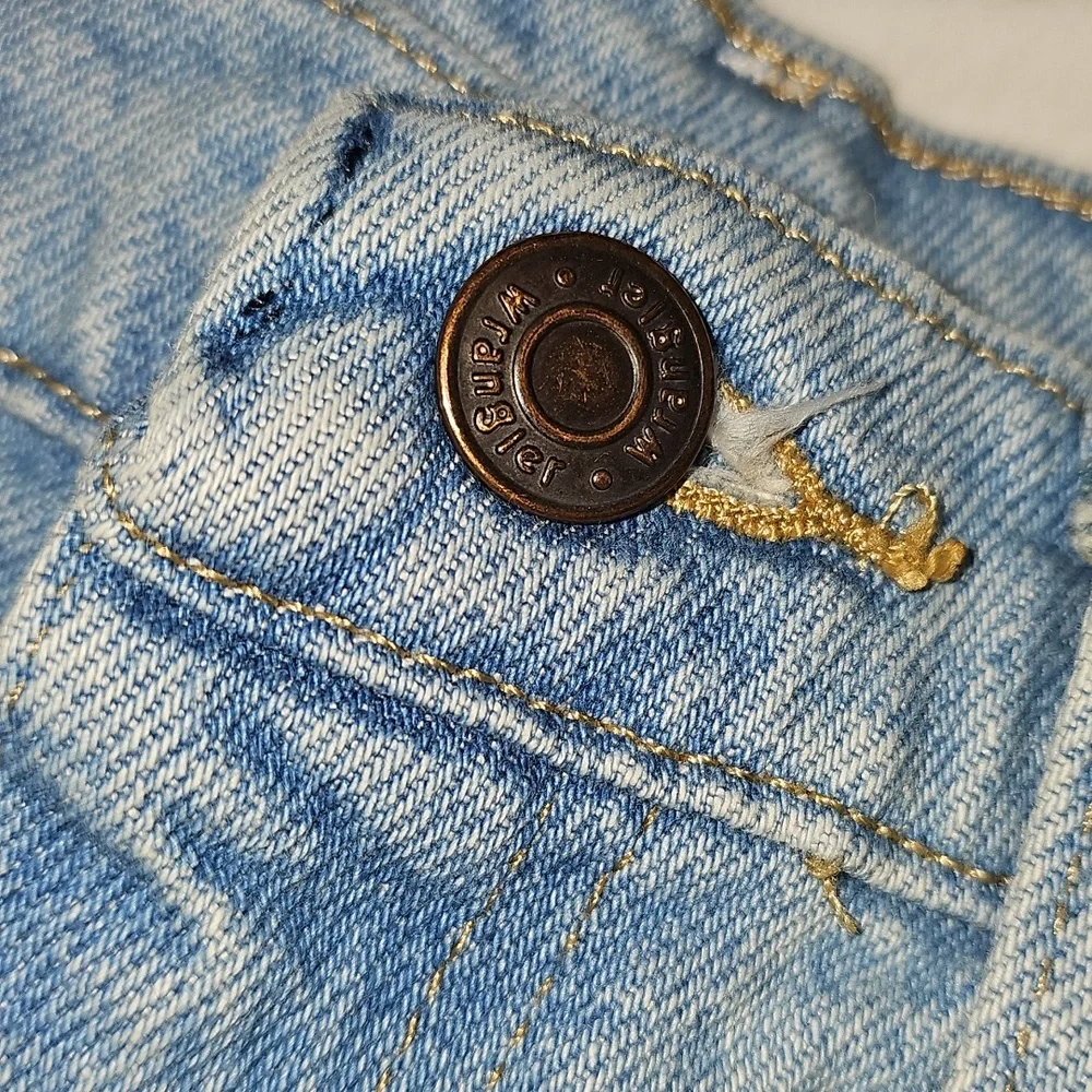 Womens Sz 29 WRANGLER cut Off Shorts. Super Duper Cute And Distressed
